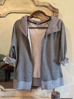 the North Face full-zip fleece hoodie ~ Heather Gray